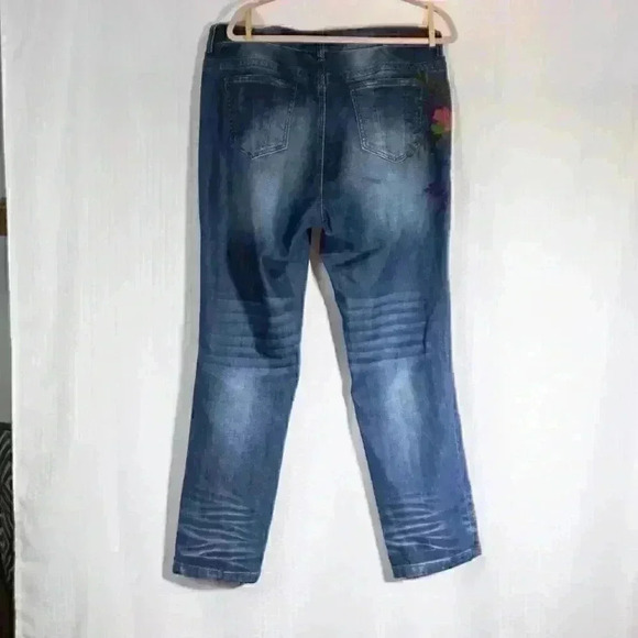 Standards and Practices Plus size 16 Embroidered distressed jeans. X-Boyfriend - Picture 6 of 11